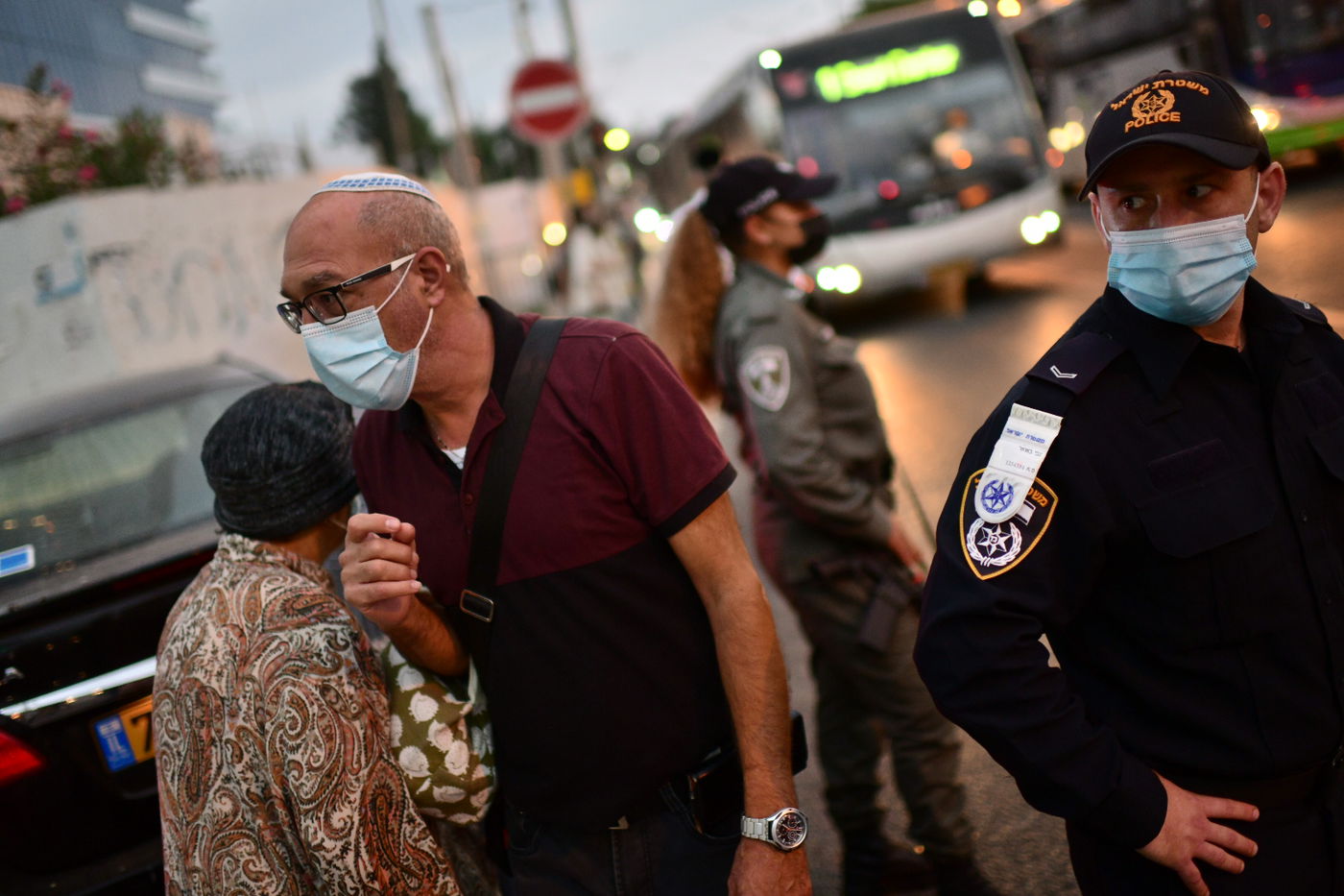 מחסומים ופקקים; העוצר הלילי בבני ברק
