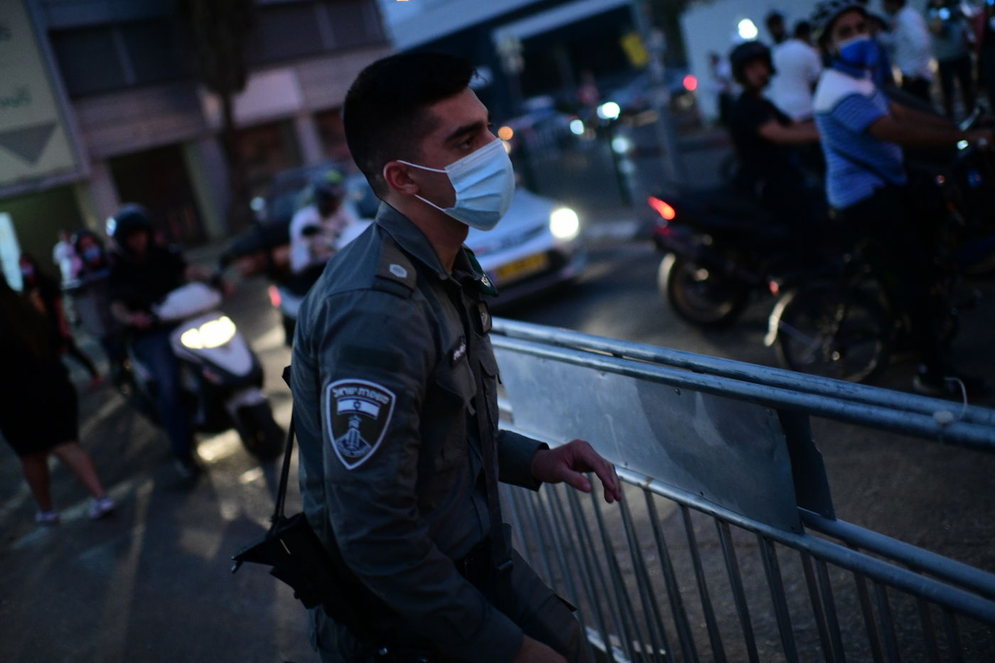 מחסומים ופקקים; העוצר הלילי בבני ברק