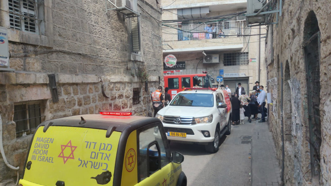 תיעוד: מרפסת קרסה בשכונת מאה שערים