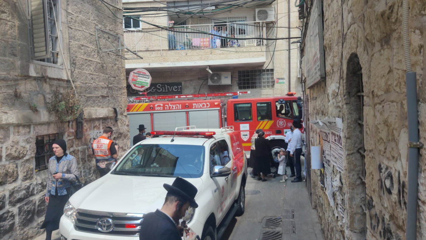 תיעוד: מרפסת קרסה בשכונת מאה שערים