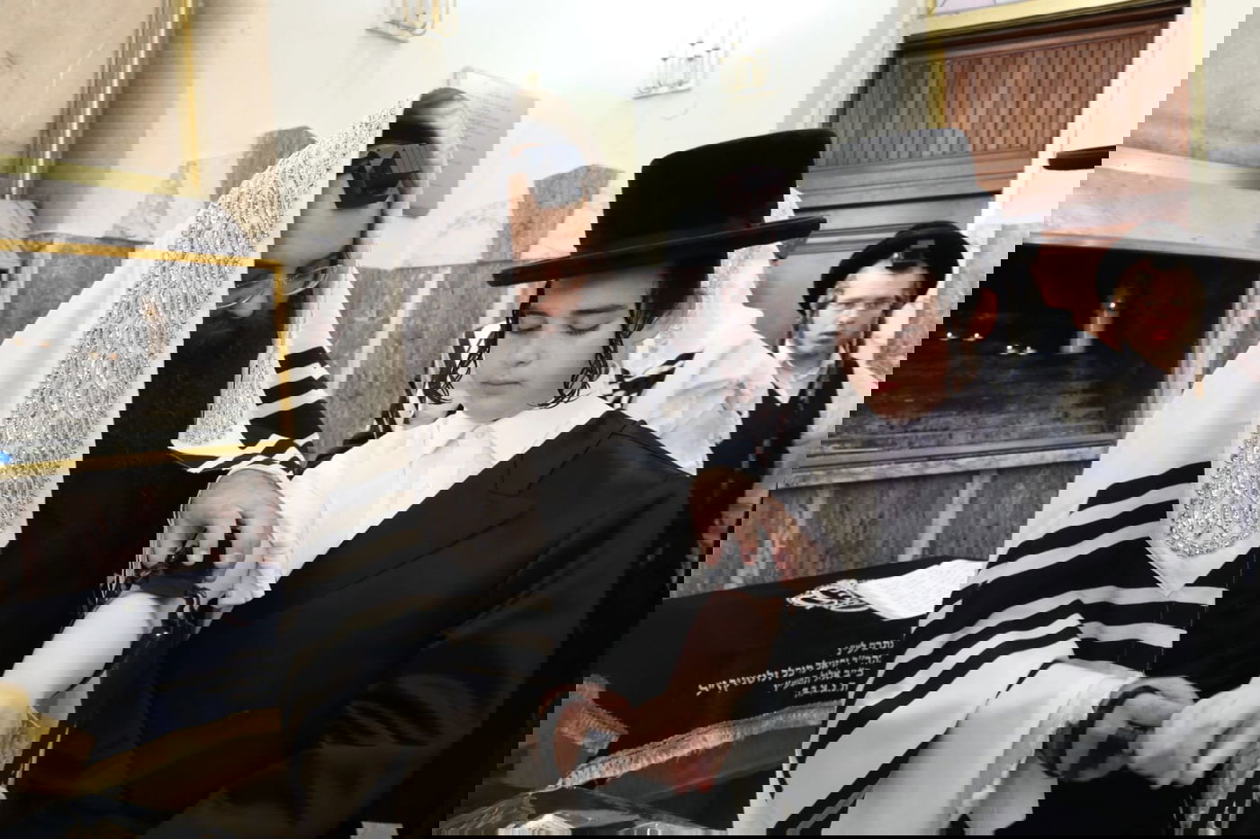 מעמד הנחת תפילין בסאדיגורה בירושלים