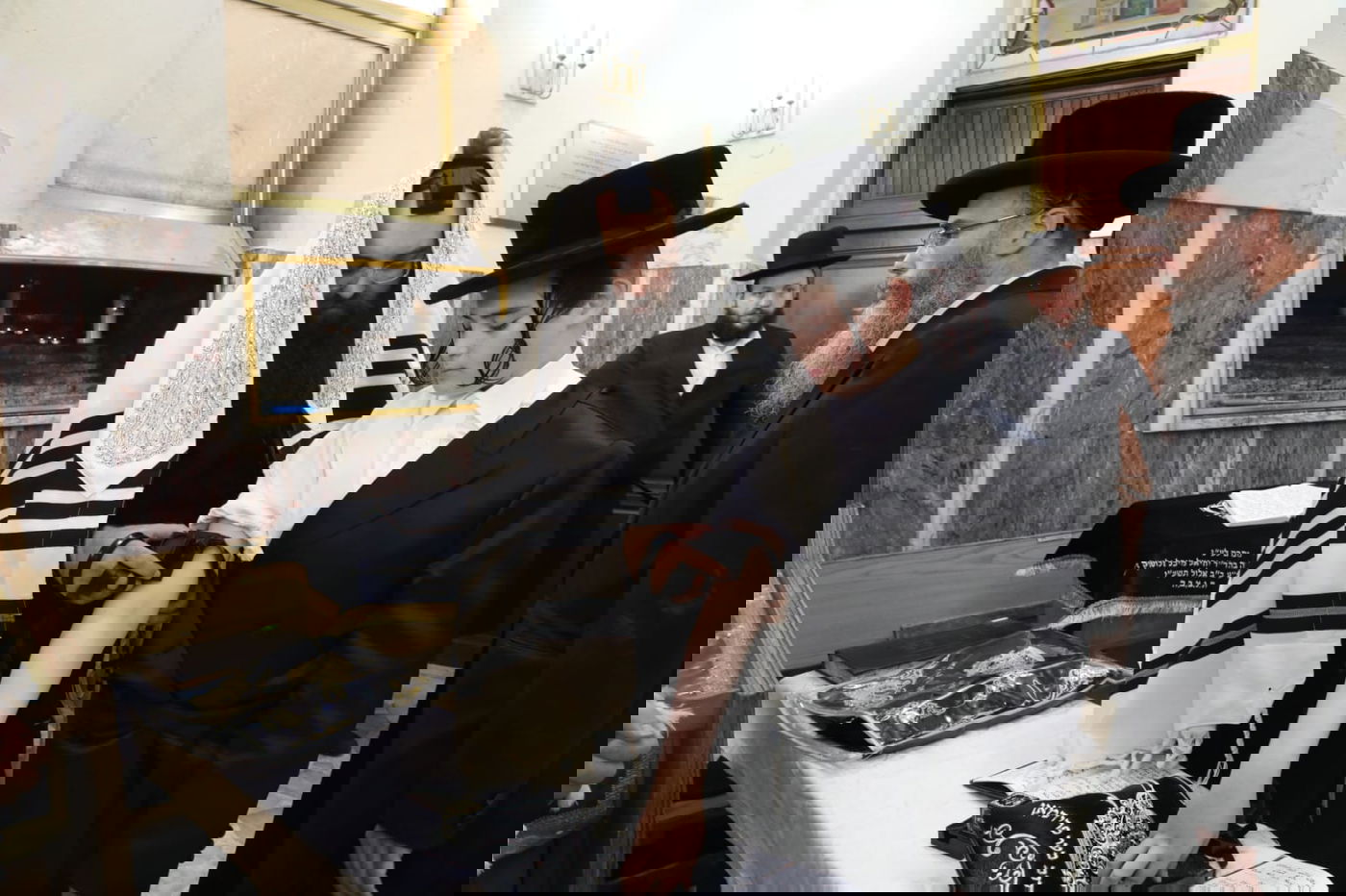 מעמד הנחת תפילין בסאדיגורה בירושלים