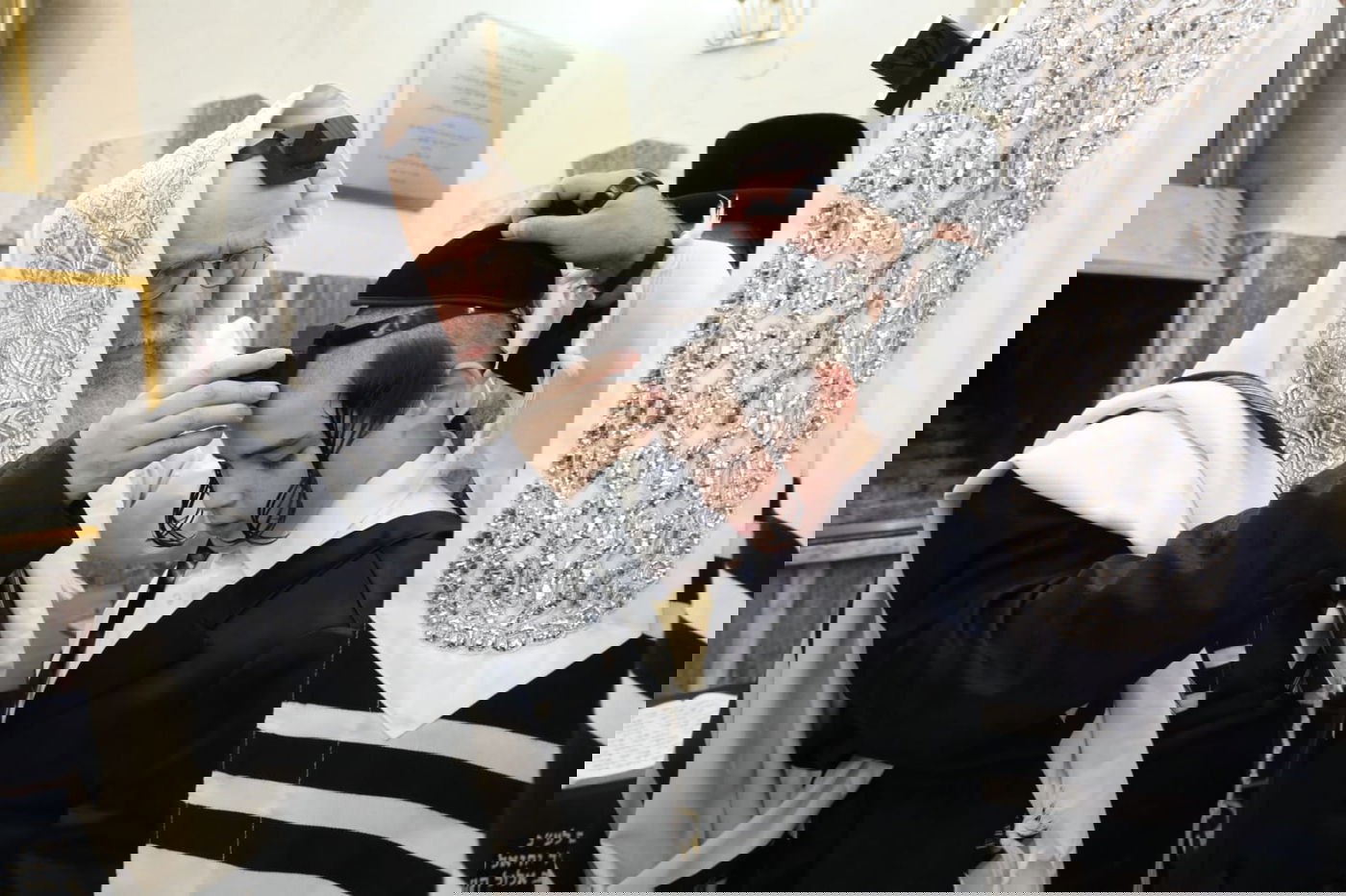 מעמד הנחת תפילין בסאדיגורה בירושלים