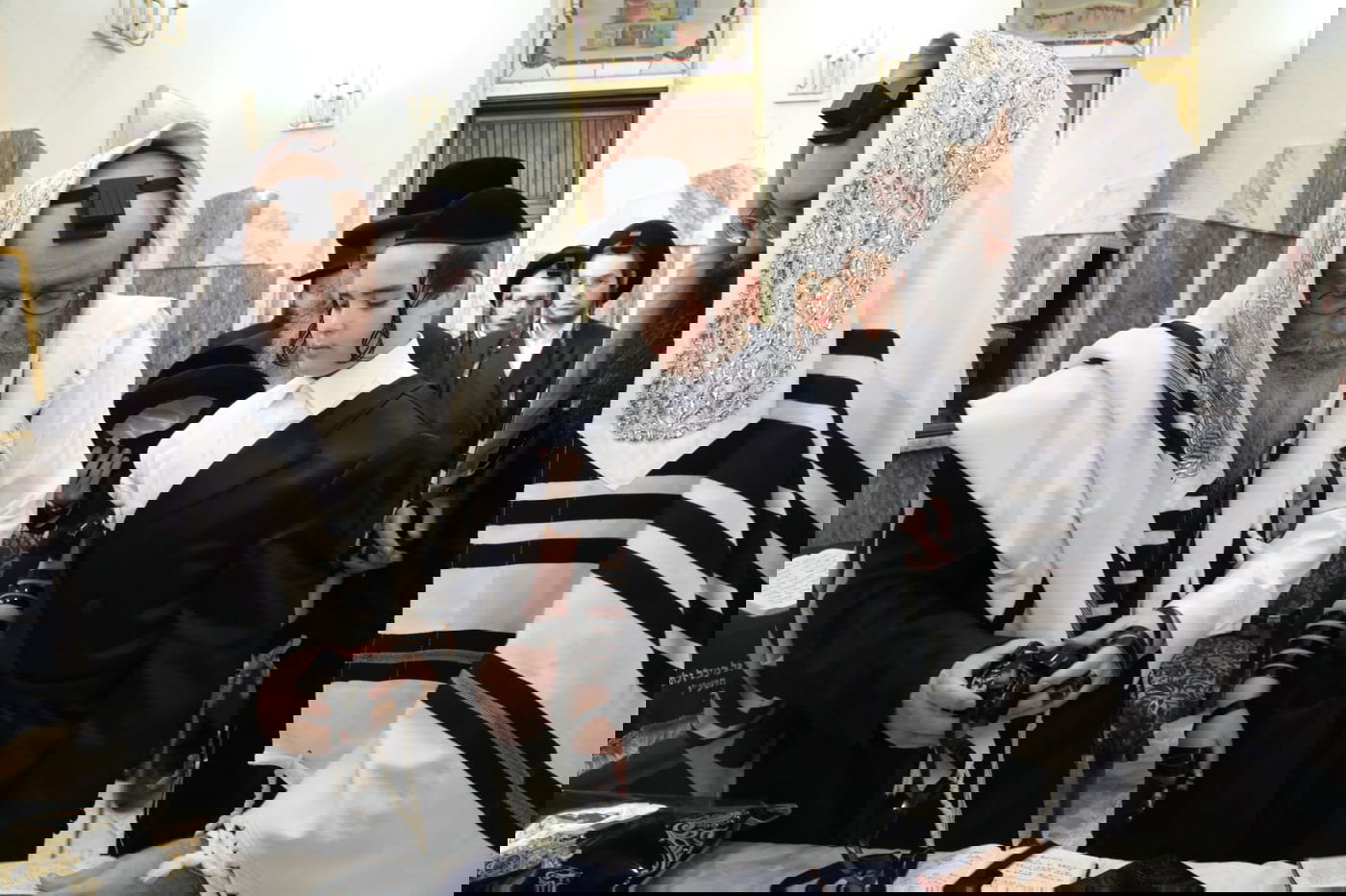 מעמד הנחת תפילין בסאדיגורה בירושלים