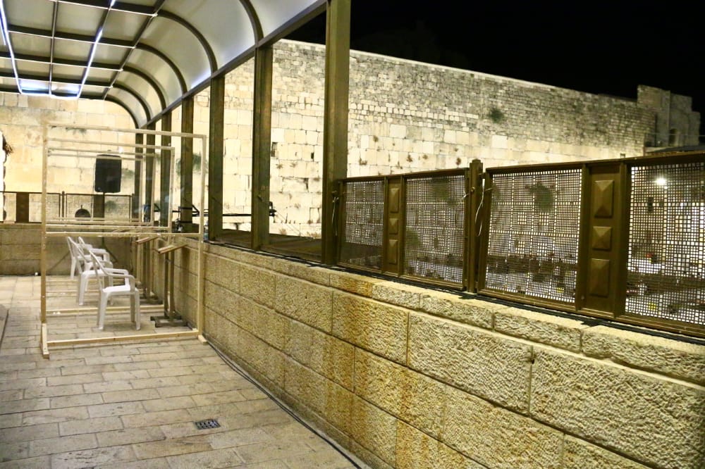 בצל ה'קורונה': אמירת הסליחות הראשונות ברחבת הכותל