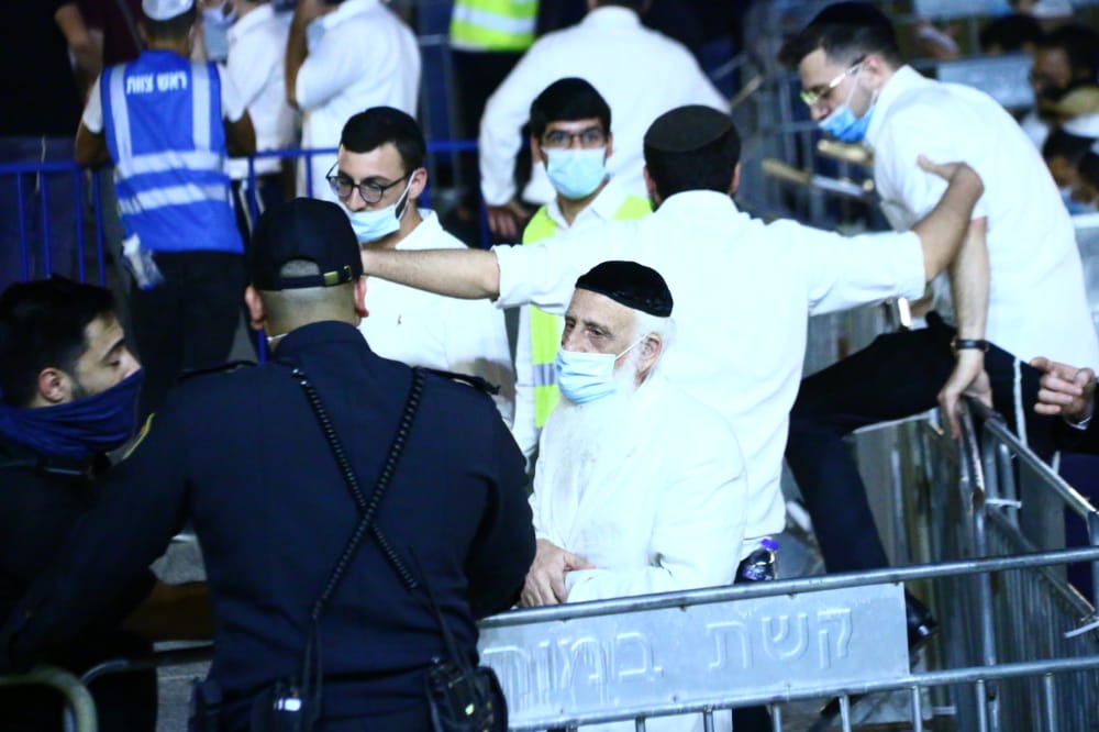 בצל ה'קורונה': אמירת הסליחות הראשונות ברחבת הכותל