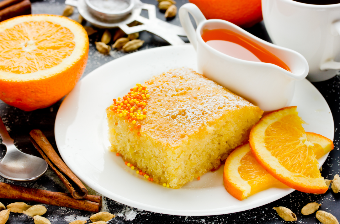 בריאה ועשירה יותר: עוגת דבש עם קמח תירס