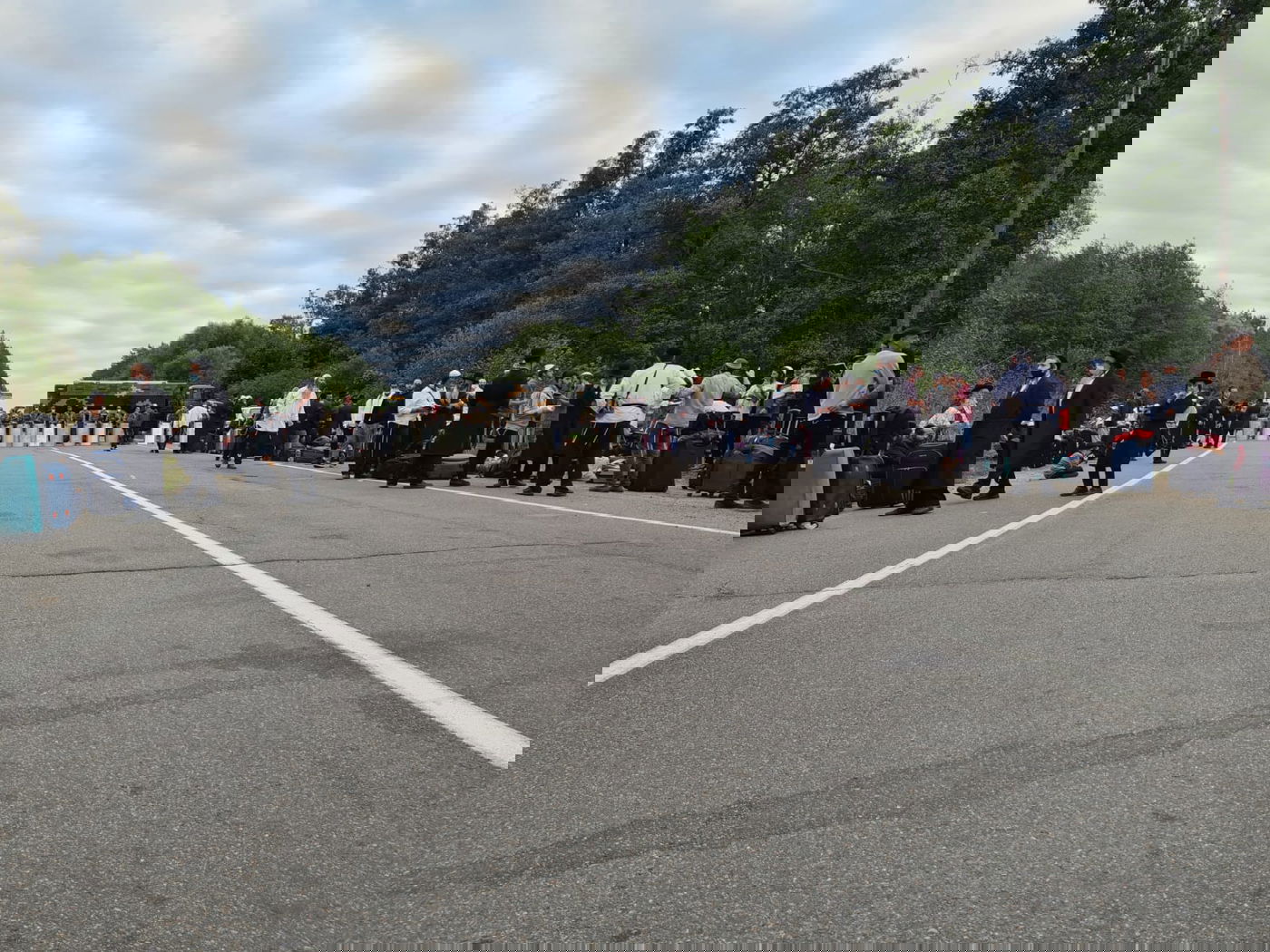 צפו בגבול בבלארוס: צעקות ושירים - בחושך