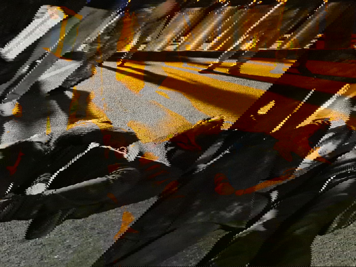 צפו בגבול בבלארוס: צעקות ושירים - בחושך