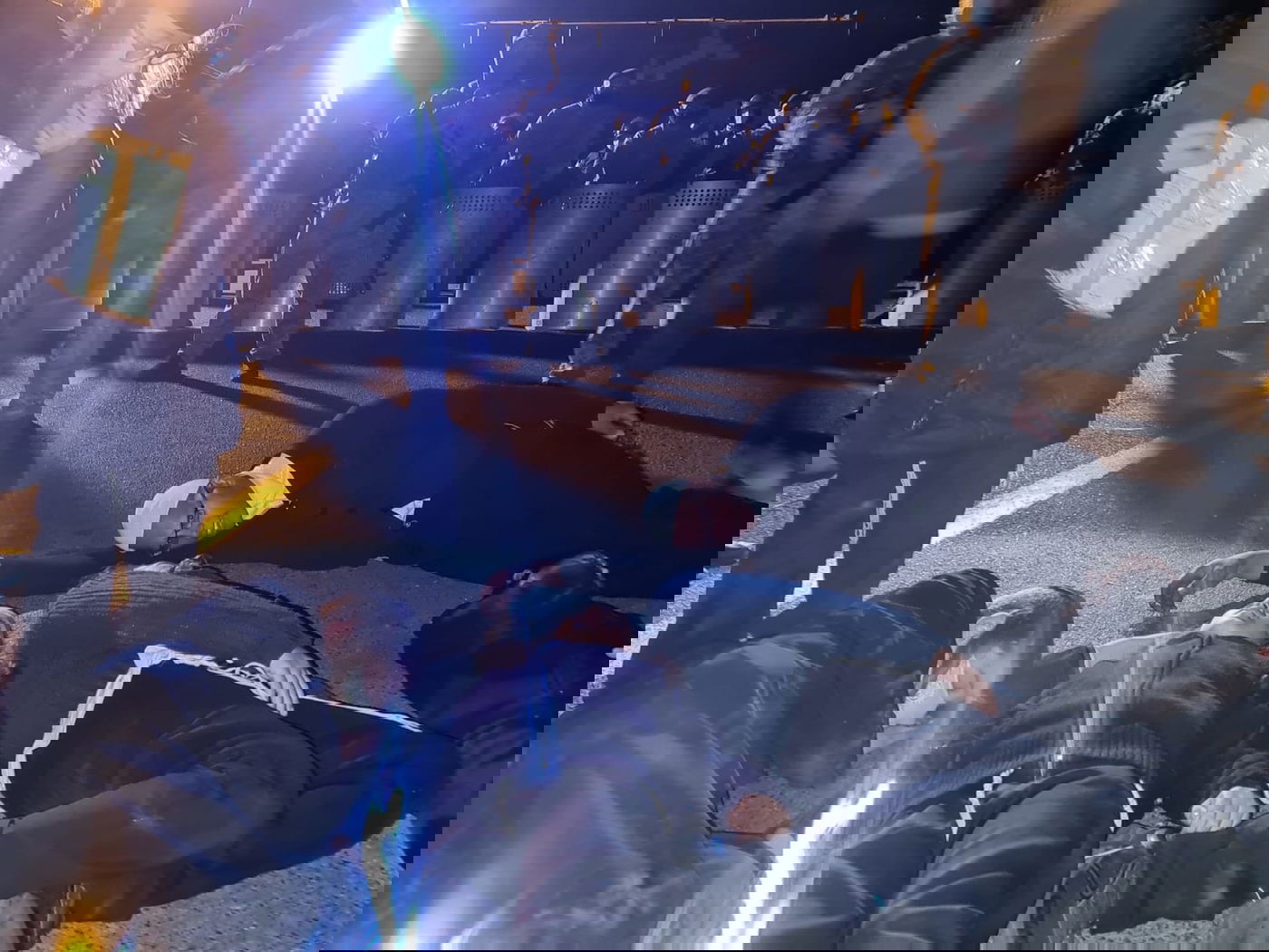 צפו בגבול בבלארוס: צעקות ושירים - בחושך