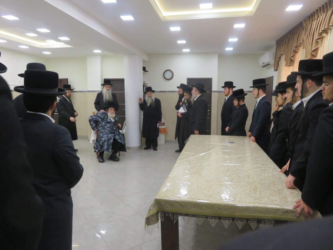 בחורי 'דרכי נועם' התברכו אצל הרבי מויז'ניץ