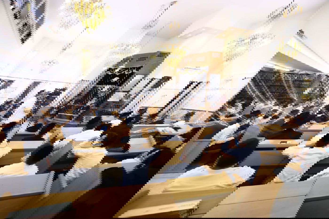 הראש"ל ערך מעמד הכתרה בבני ברק • צפו