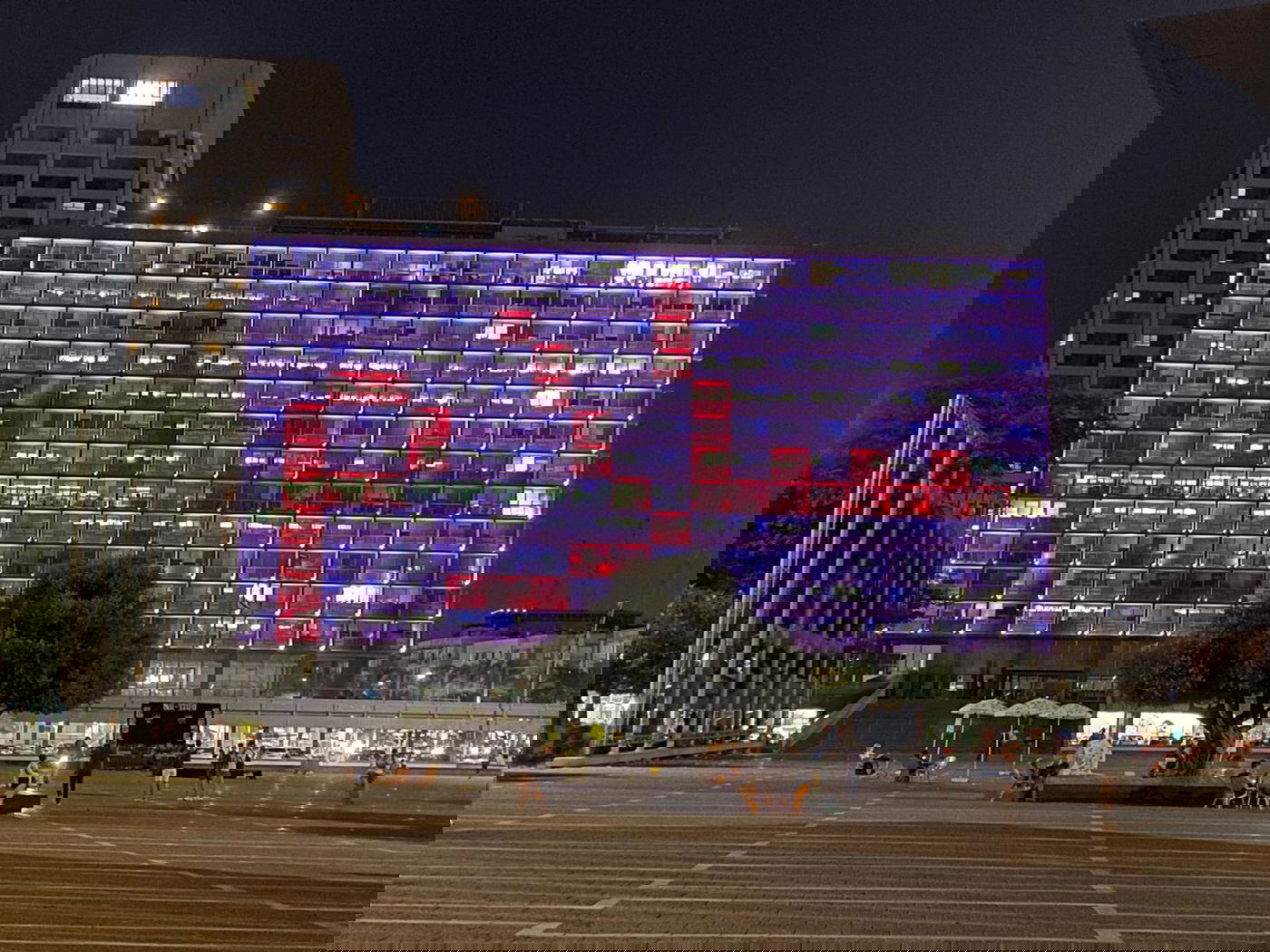 "שלום,  سلام, Peace" בעיריית תל אביב. צפו