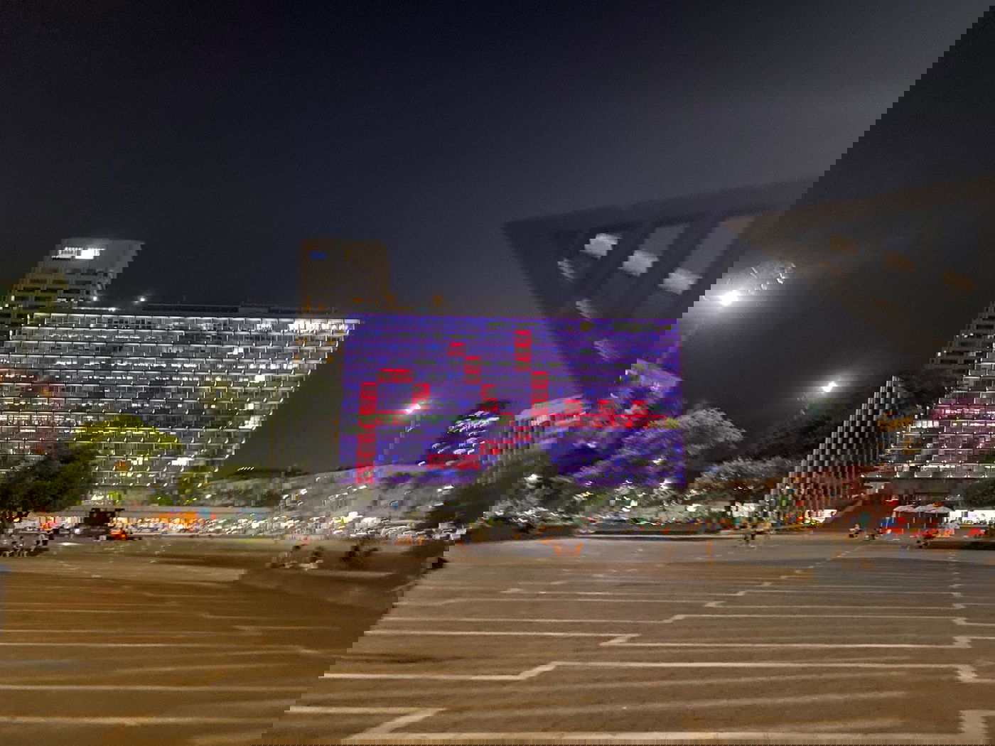 "שלום,  سلام, Peace" בעיריית תל אביב. צפו