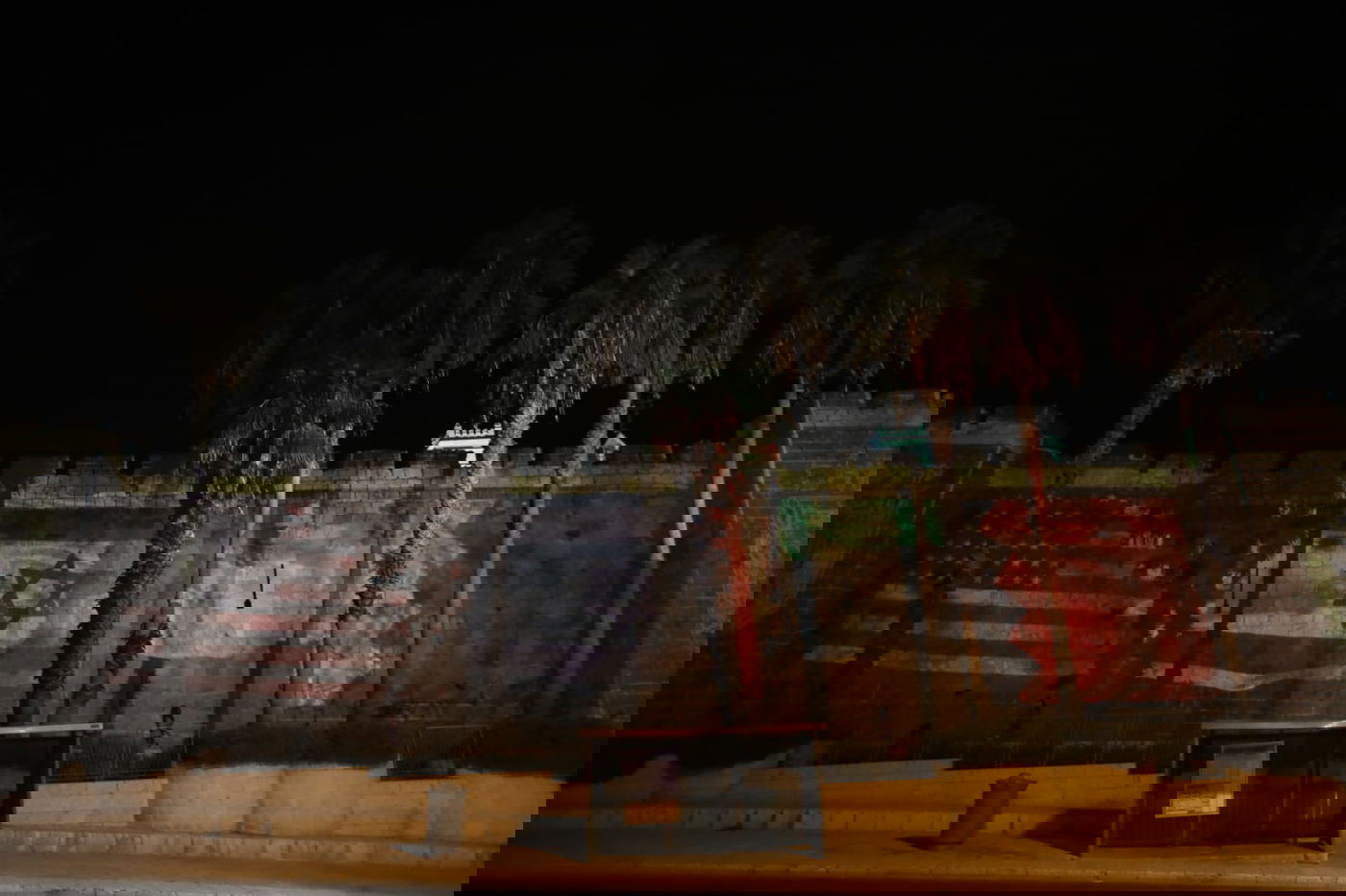 חומות העיר העתיקה הוארו בדגלי ישראל, ארה"ב, האמירויות ובחריין