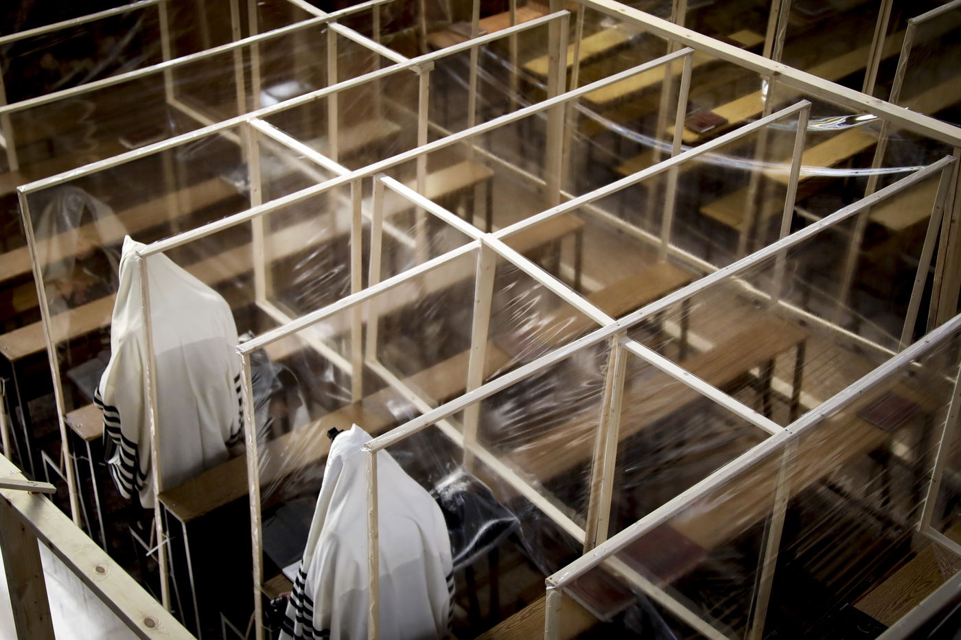 ה'קלויז' שינה את פניו: כך נראית תפילה ב'קפסולות'