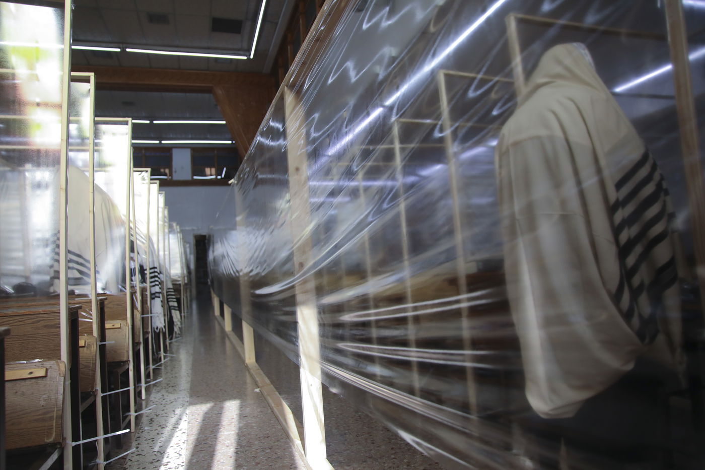 ה'קלויז' שינה את פניו: כך נראית תפילה ב'קפסולות'