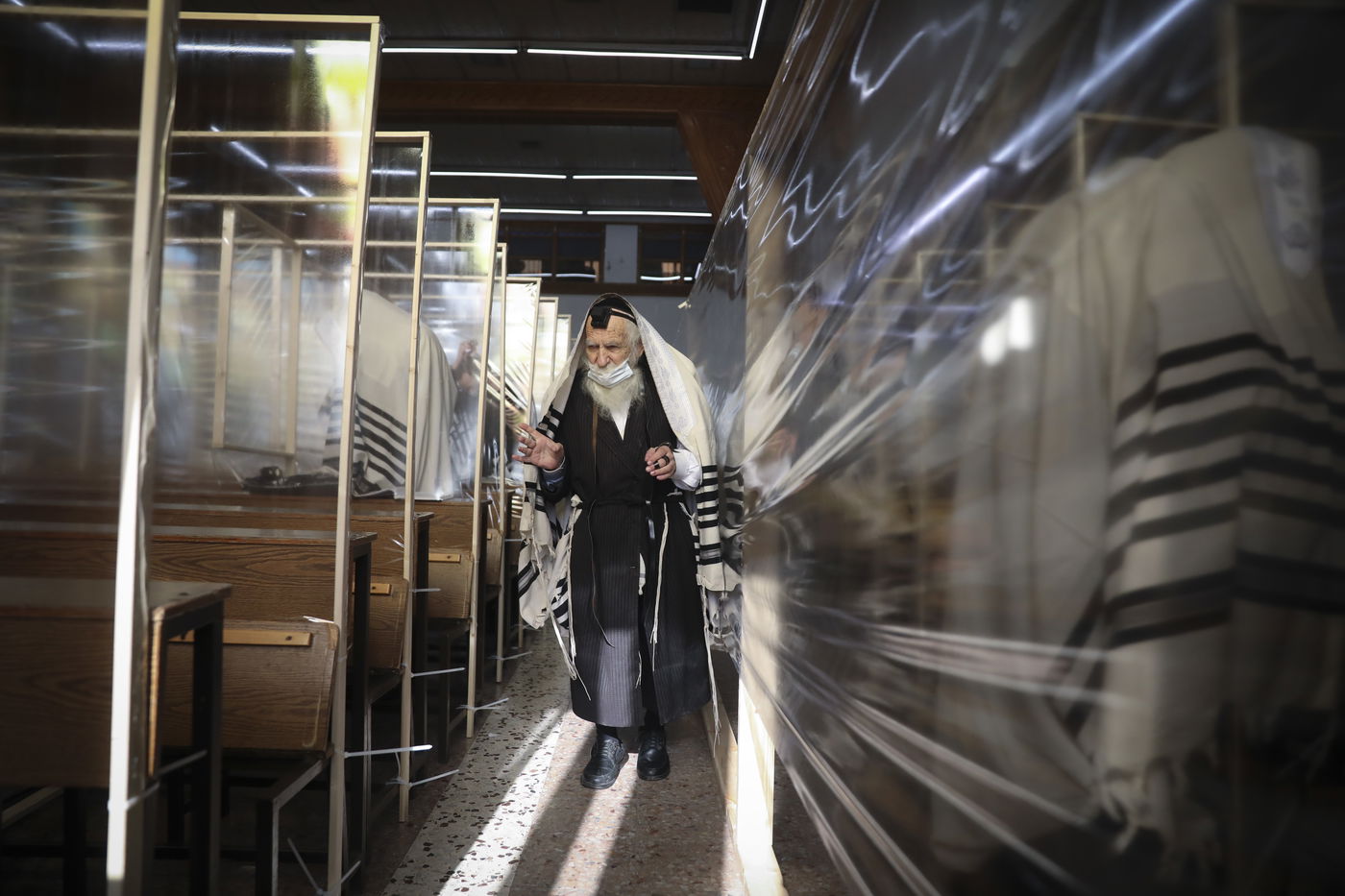 ה'קלויז' שינה את פניו: כך נראית תפילה ב'קפסולות'