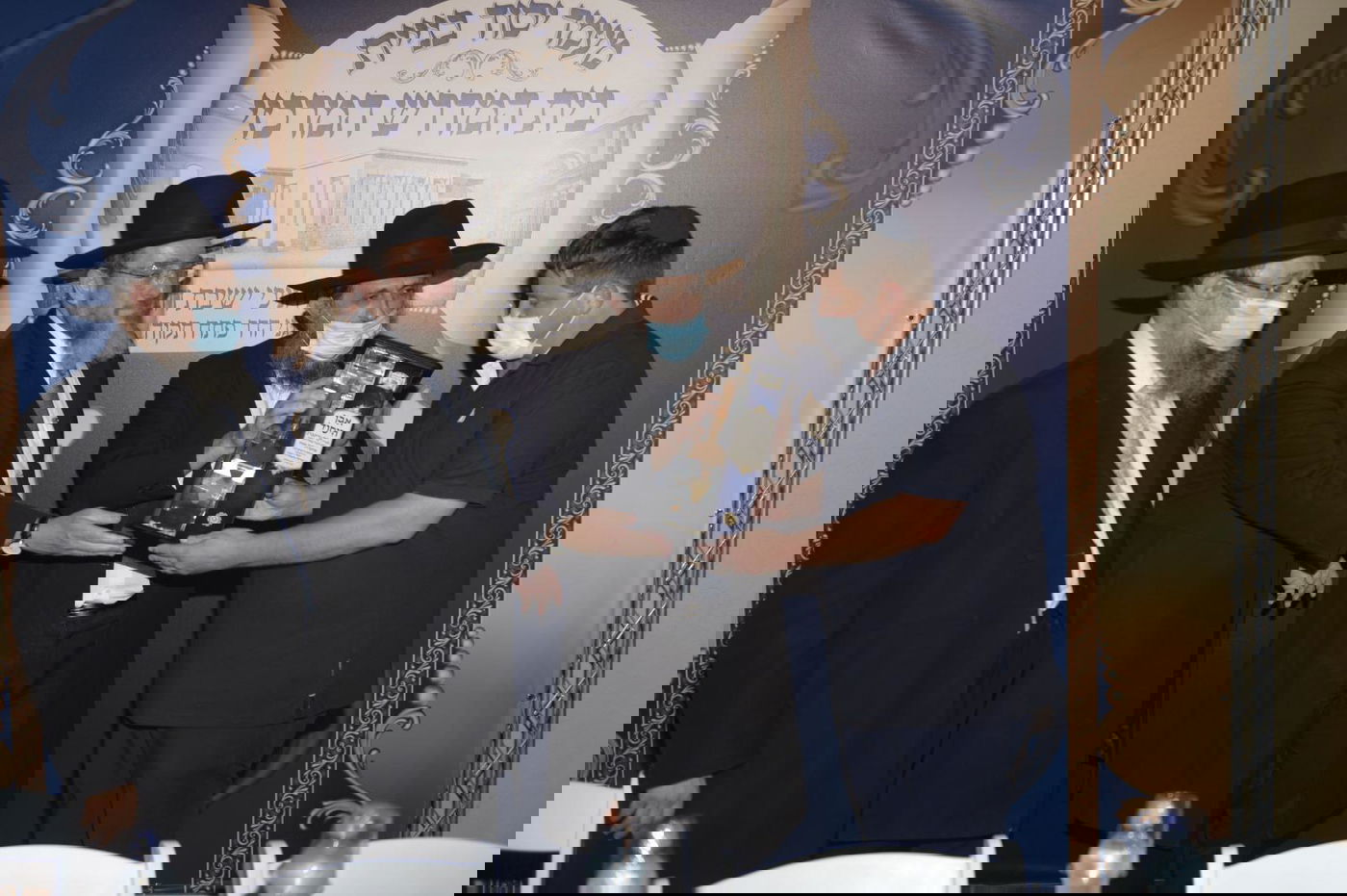 תיעוד: הנחת אבן הפינה לביהכ"נ 'חניכי ישיבת חברון'