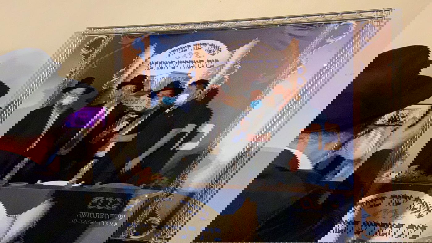 תיעוד: הנחת אבן הפינה לביהכ"נ 'חניכי ישיבת חברון'