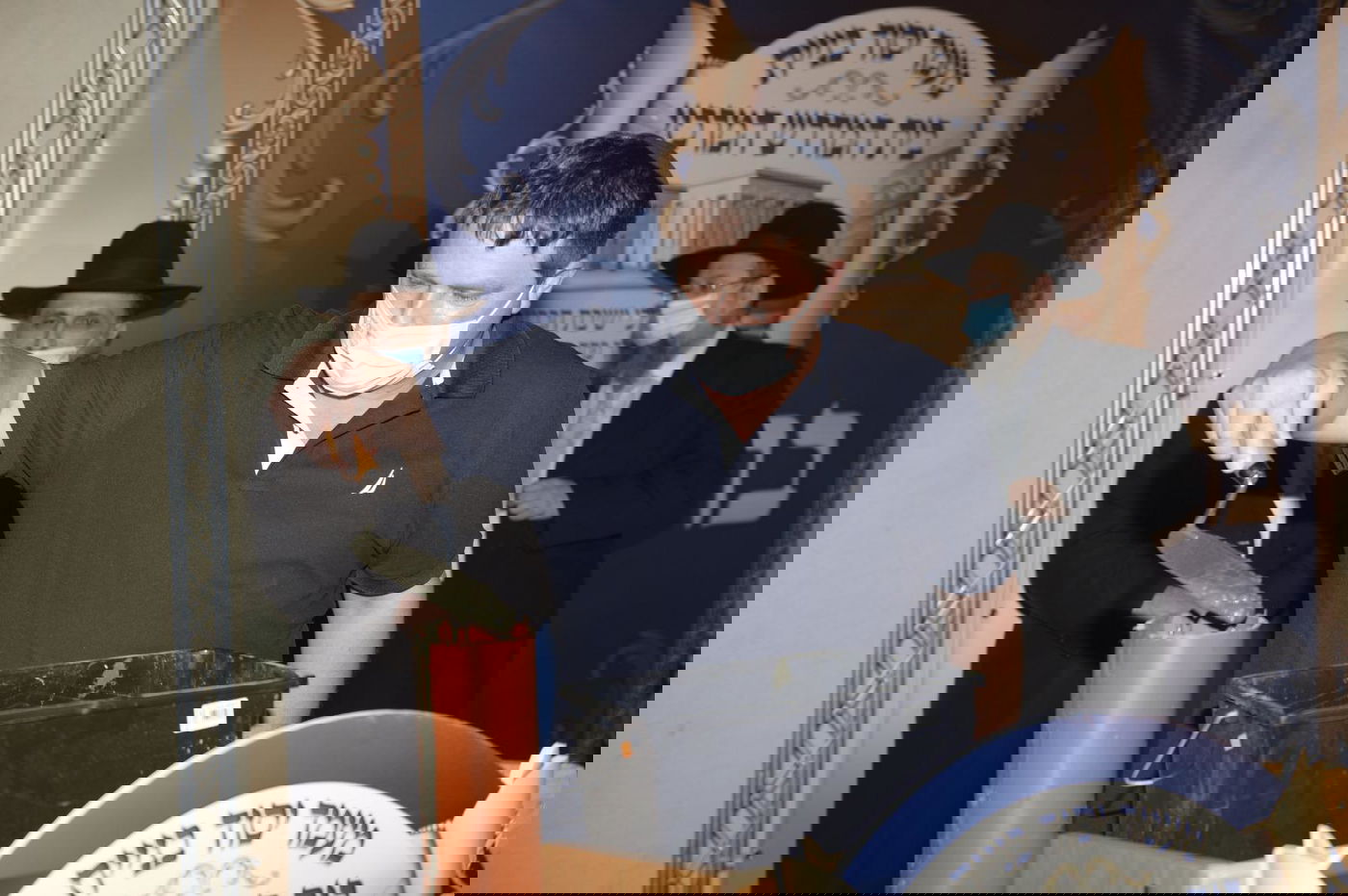 תיעוד: הנחת אבן הפינה לביהכ"נ 'חניכי ישיבת חברון'