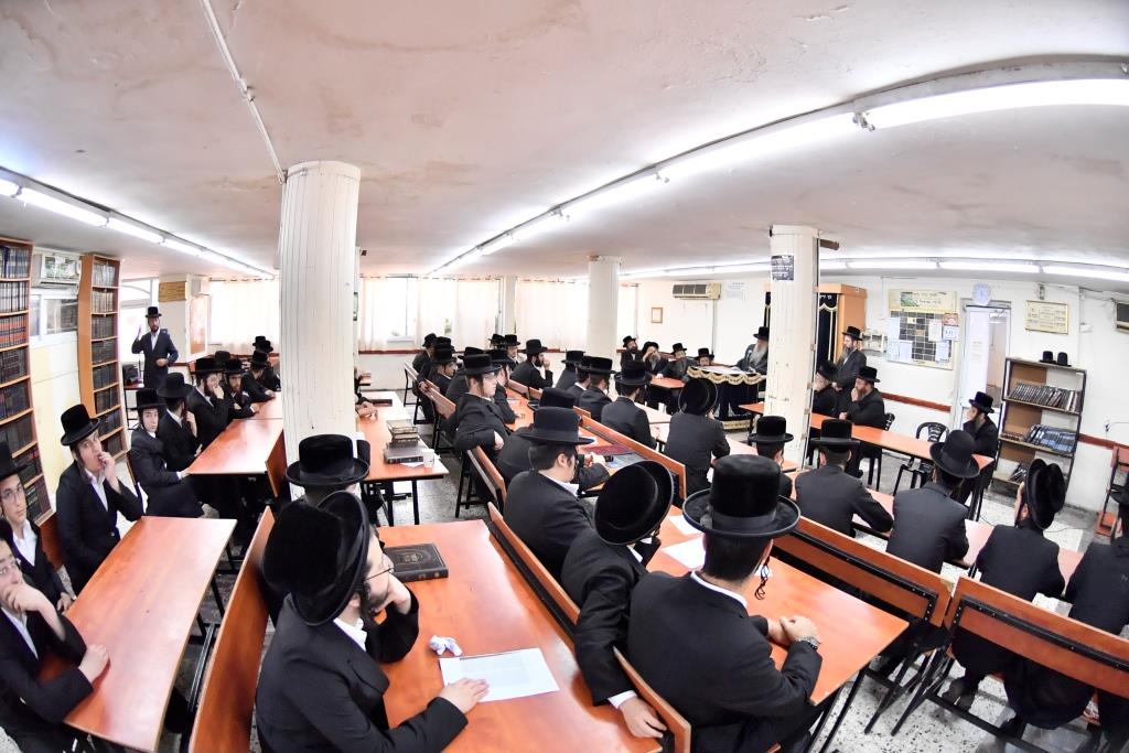 הרבי מטשרנוביל חיזק את בחורי הישיבה