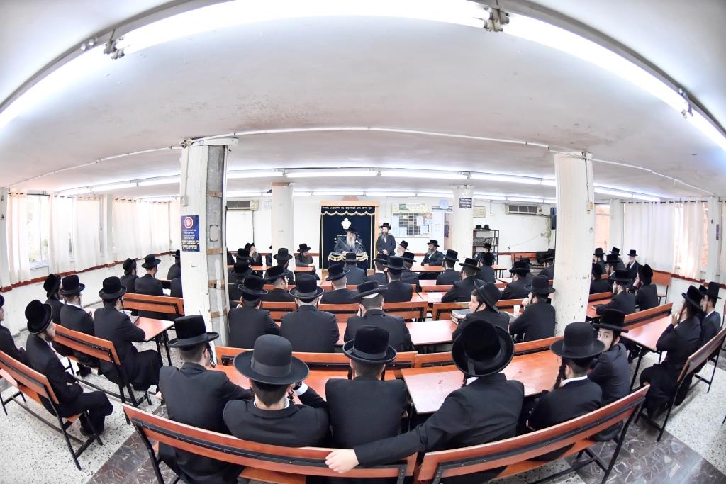 הרבי מטשרנוביל חיזק את בחורי הישיבה