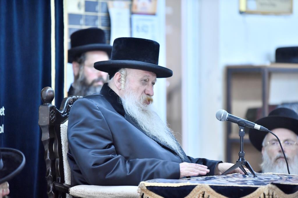 הרבי מטשרנוביל חיזק את בחורי הישיבה