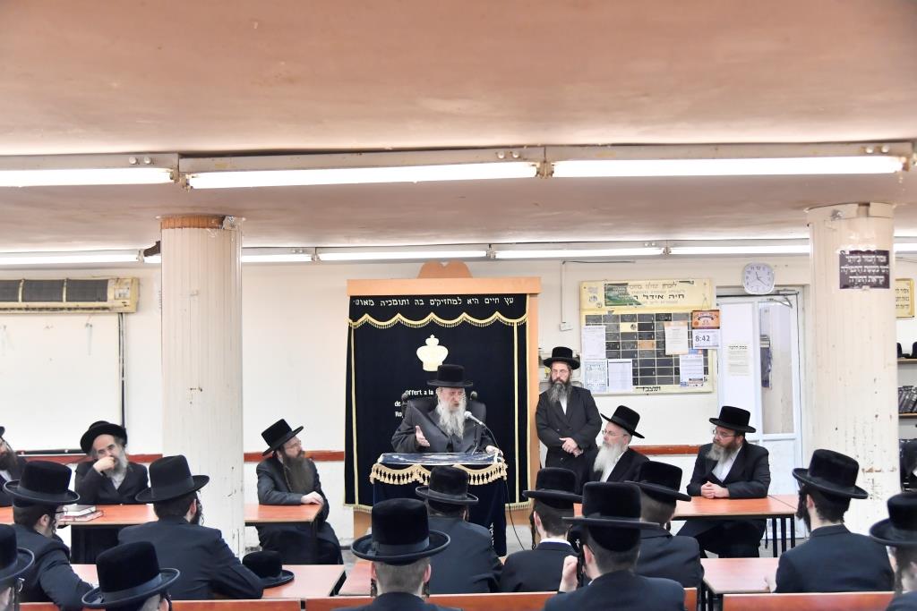 הרבי מטשרנוביל חיזק את בחורי הישיבה