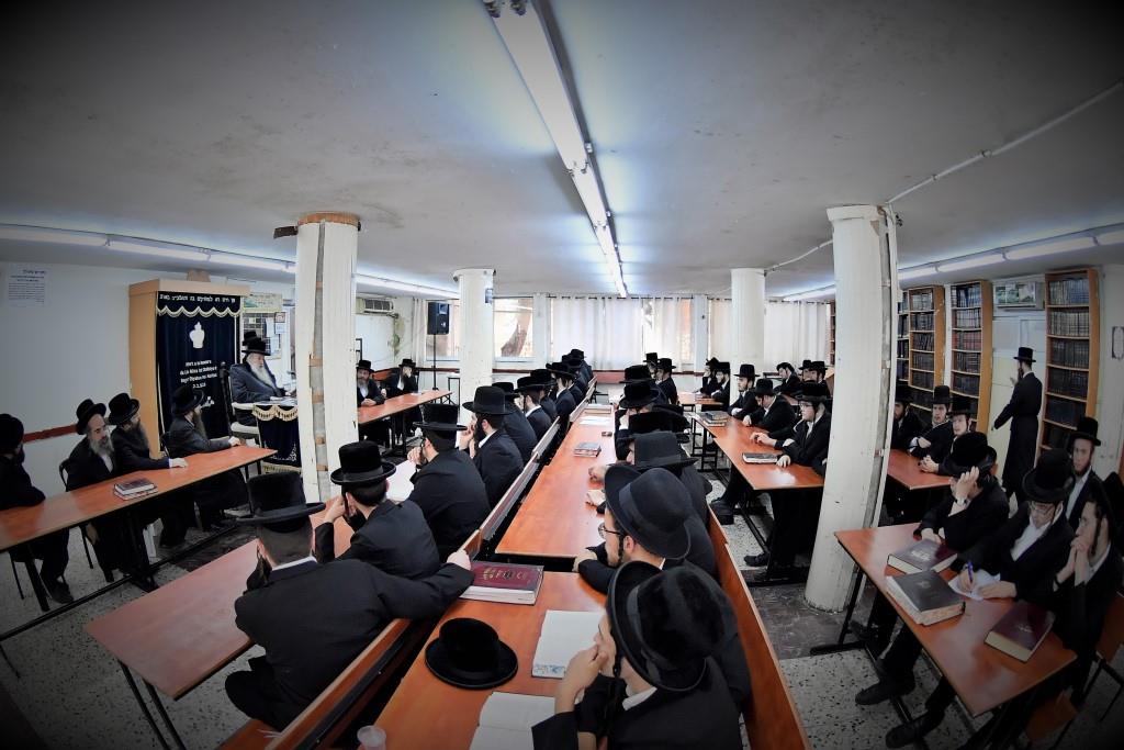 הרבי מטשרנוביל חיזק את בחורי הישיבה