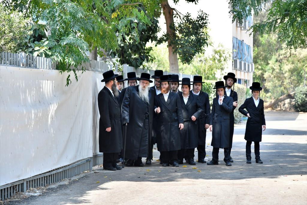 הרבי מטשרנוביל חיזק את בחורי הישיבה