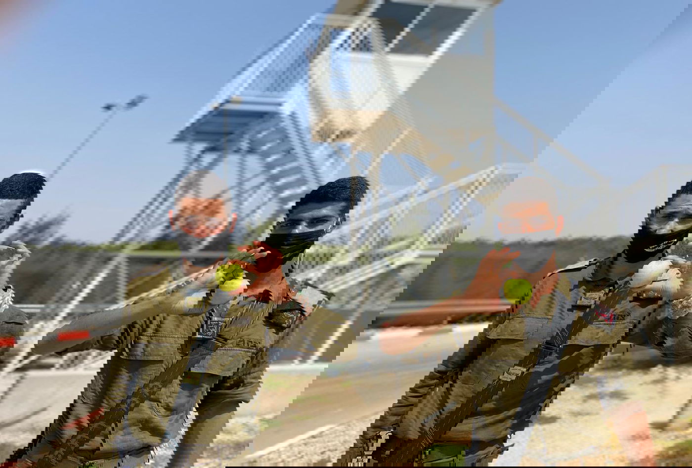 צה"ל נערך: 20 טונות תפוחים ושלוש טונות דבש