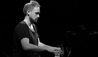 מנדי פורטנוי מפליא על הפסנתר: כי אנו עמך