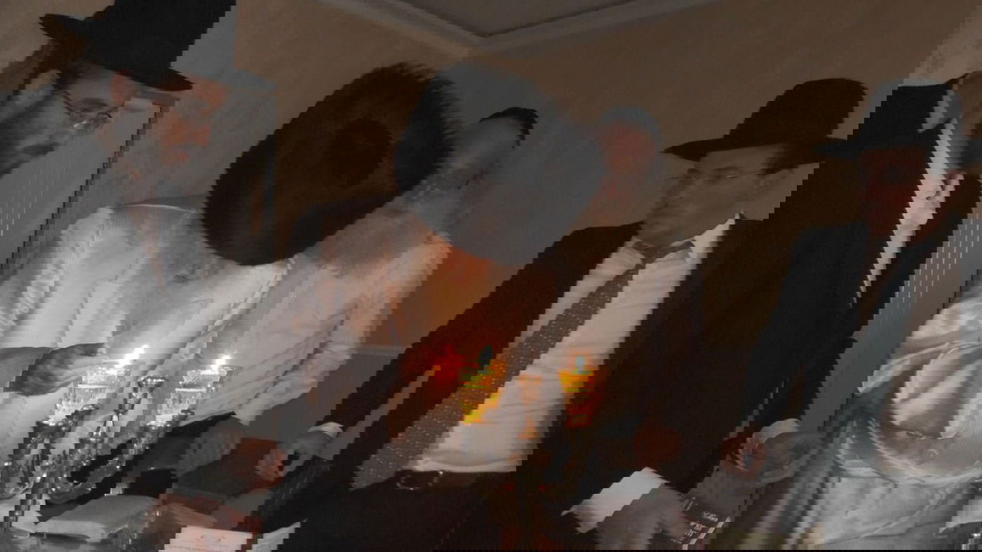 לראשונה: הגר"מ שטרנבוך התפלל בישיבה