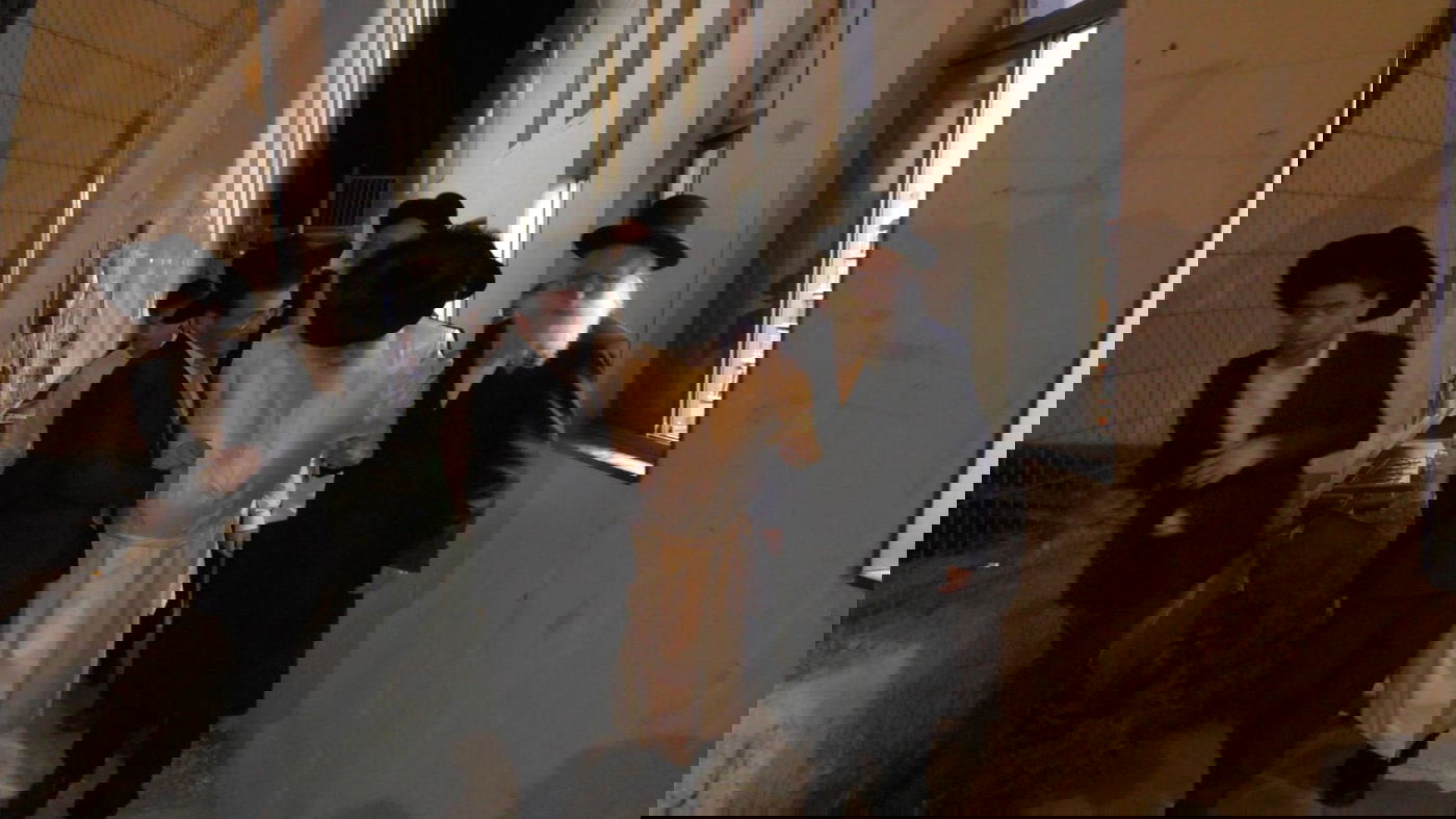 לראשונה: הגר"מ שטרנבוך התפלל בישיבה