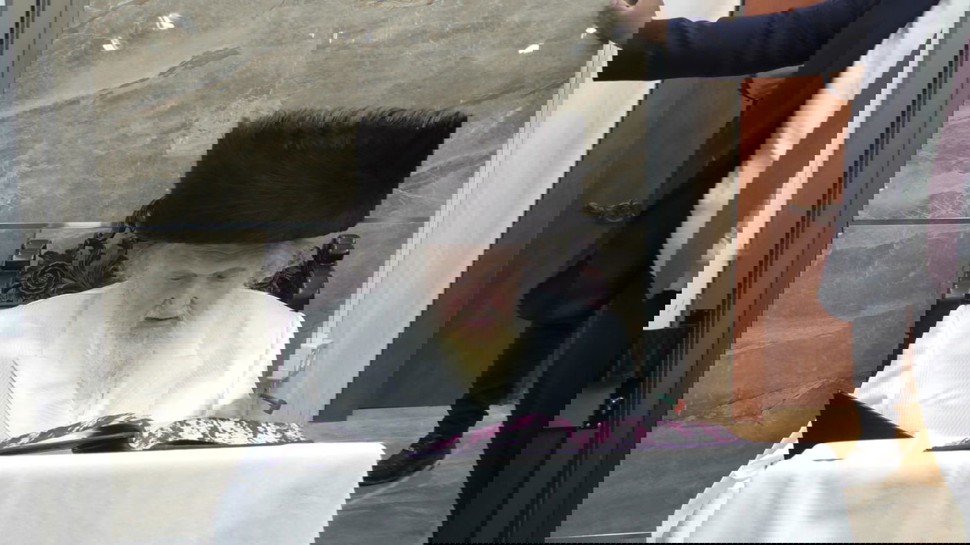 לראשונה: הגר"מ שטרנבוך התפלל בישיבה