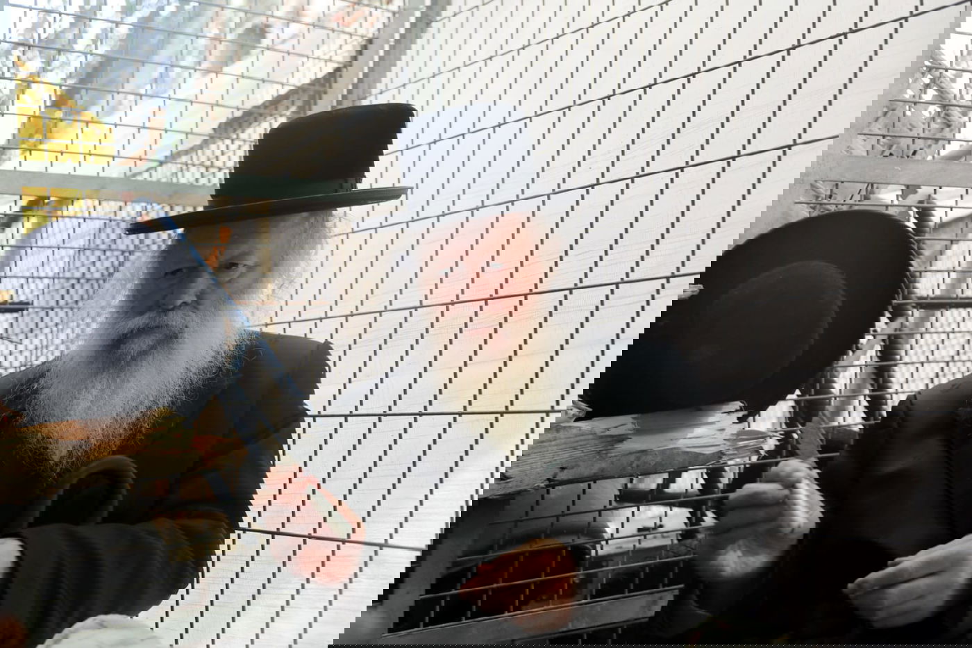 לפני כפרות: כך בודקים את סכיני השחיטה