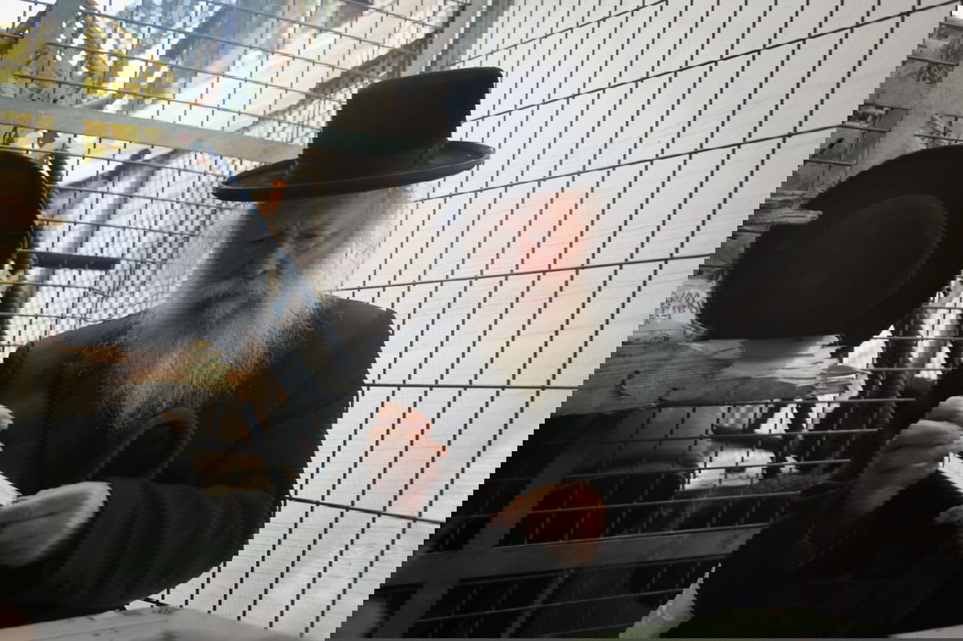 לפני כפרות: כך בודקים את סכיני השחיטה