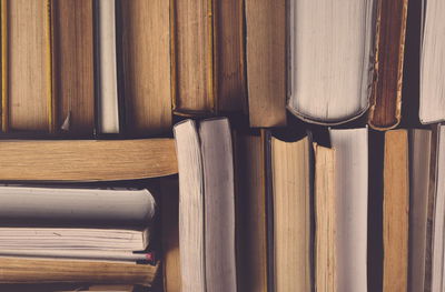 כשההסכמה של הרבנים רק "מזיקה" לספר