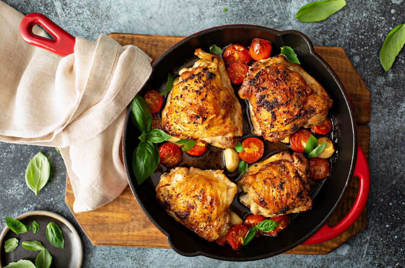 עוף עם ירקות במרינדת בלסמי ובזיליקום