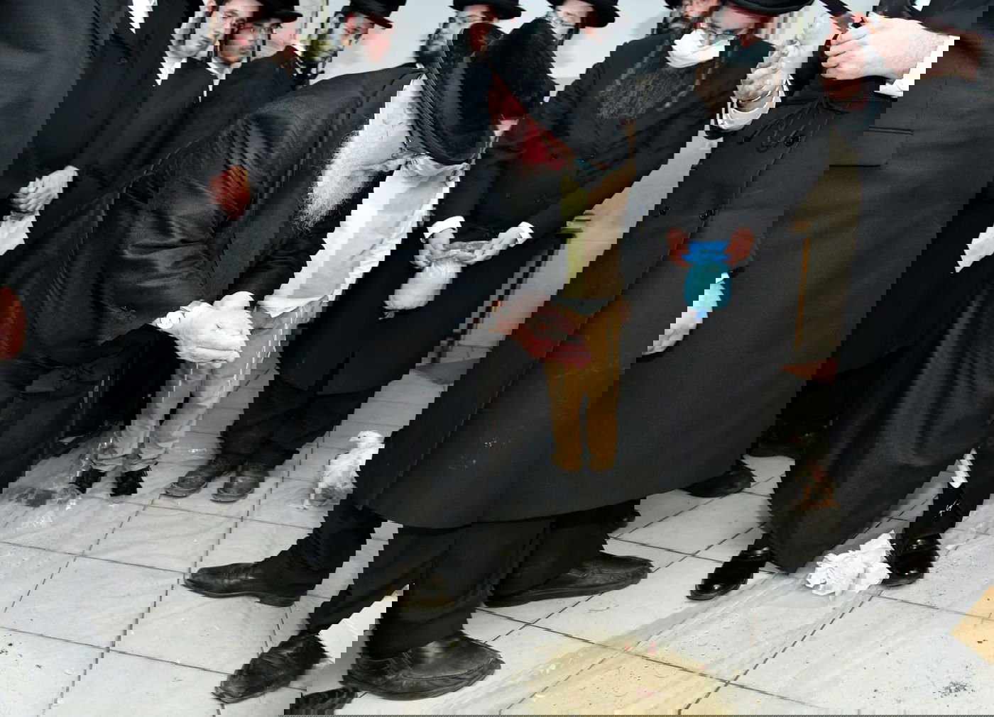 מעמד הכפרות ומנהג ה'תשליך' בחצר הקודש סאסוב