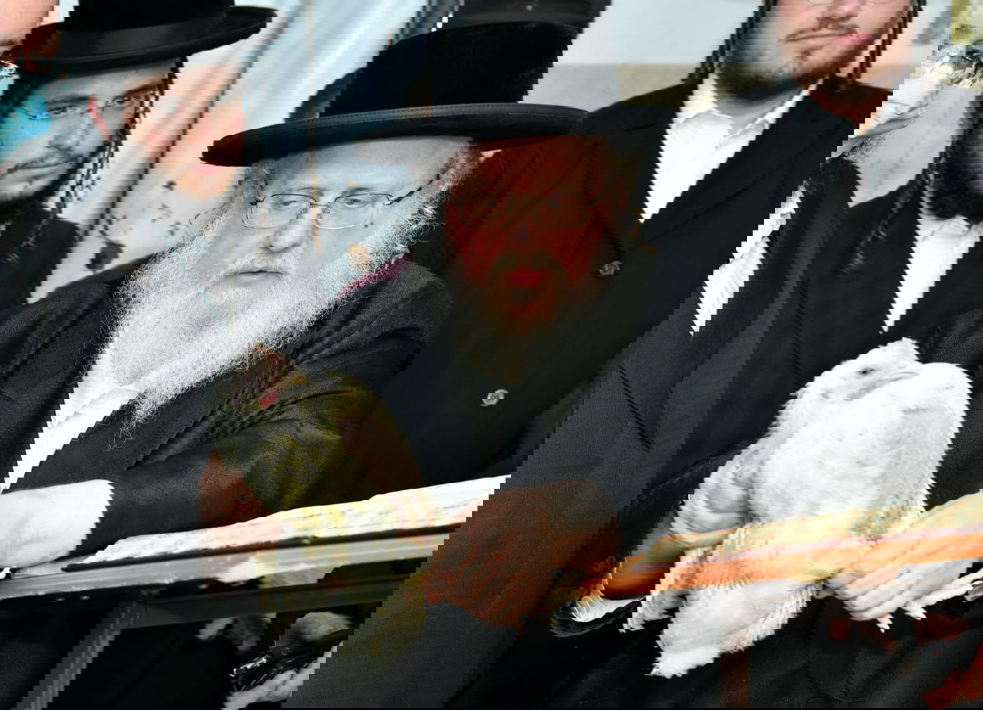 מעמד הכפרות ומנהג ה'תשליך' בחצר הקודש סאסוב