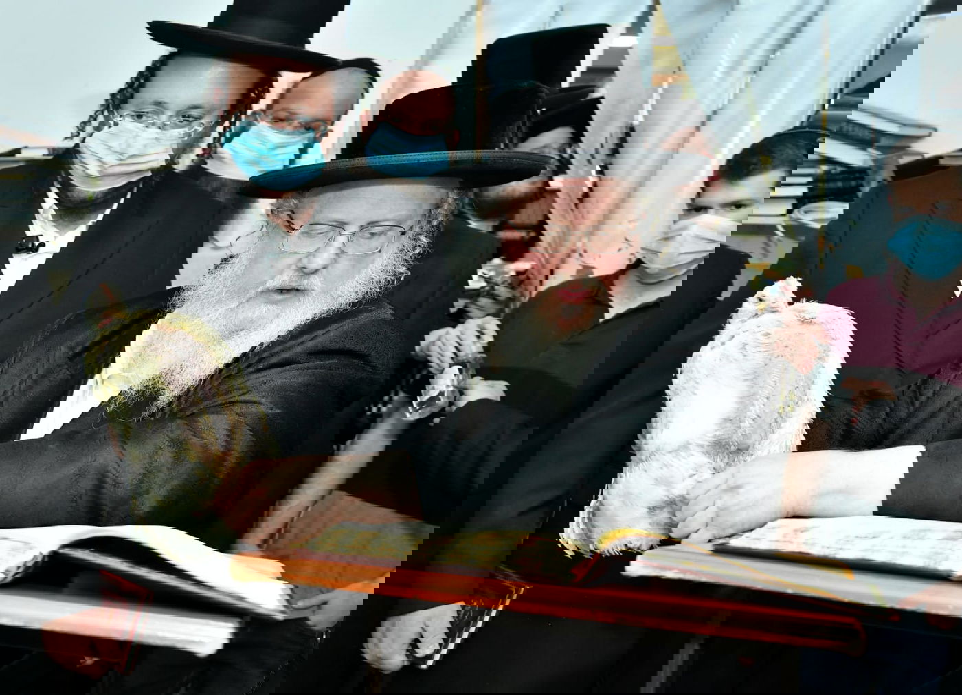 מעמד הכפרות ומנהג ה'תשליך' בחצר הקודש סאסוב