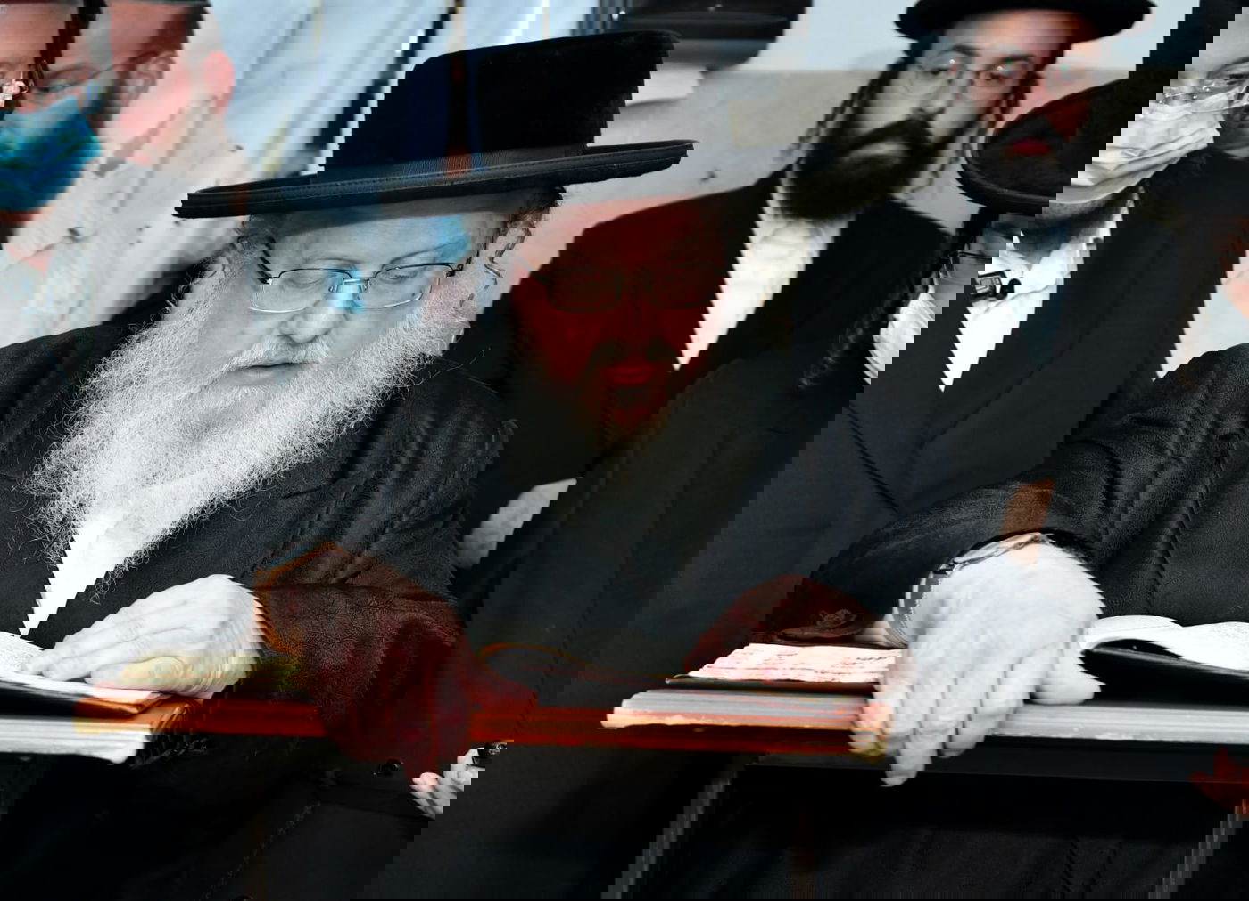 מעמד הכפרות ומנהג ה'תשליך' בחצר הקודש סאסוב