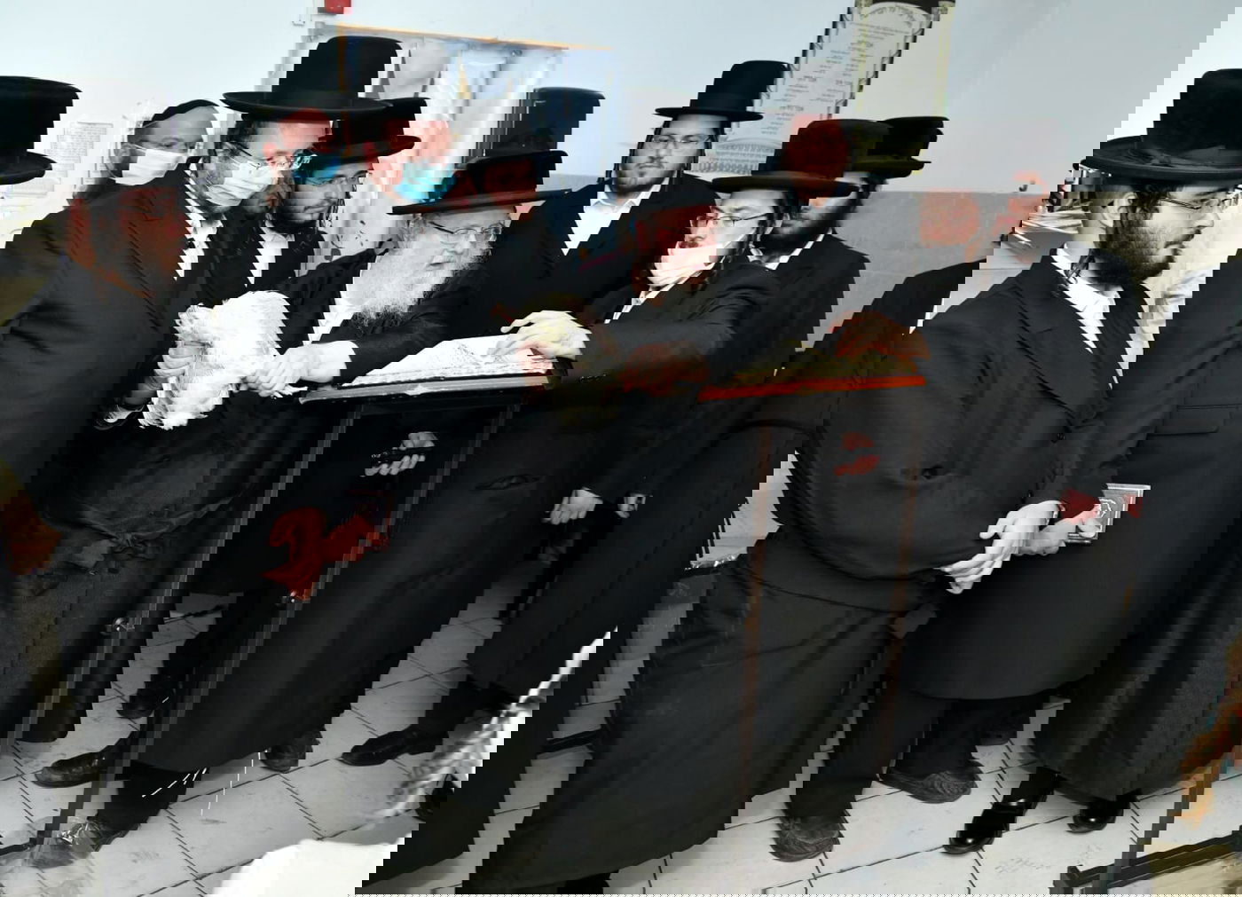 מעמד הכפרות ומנהג ה'תשליך' בחצר הקודש סאסוב