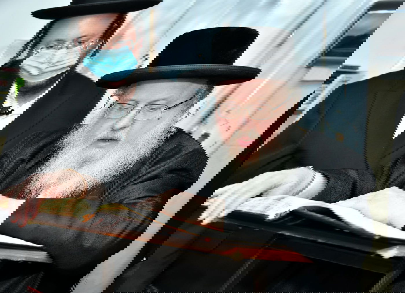 מעמד הכפרות ומנהג ה'תשליך' בחצר הקודש סאסוב