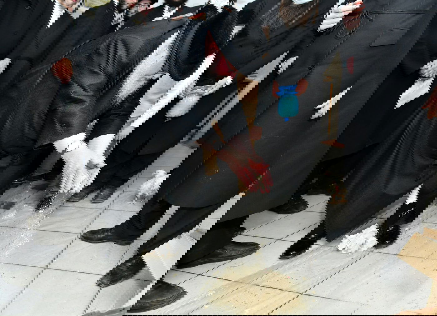 מעמד הכפרות ומנהג ה'תשליך' בחצר הקודש סאסוב