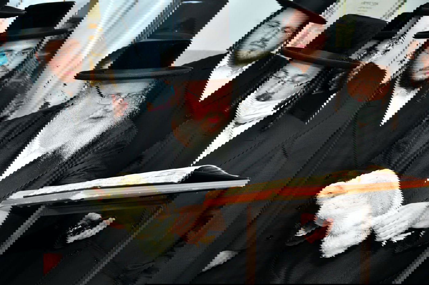 מעמד הכפרות ומנהג ה'תשליך' בחצר הקודש סאסוב