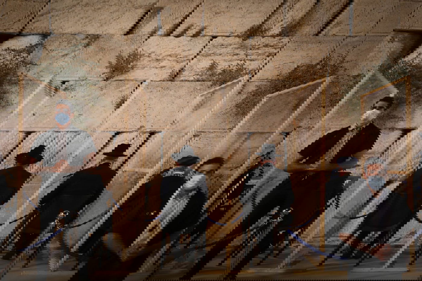 במקום רבבות - רק מאות; הסליחות האחרונות בכותל • צפו