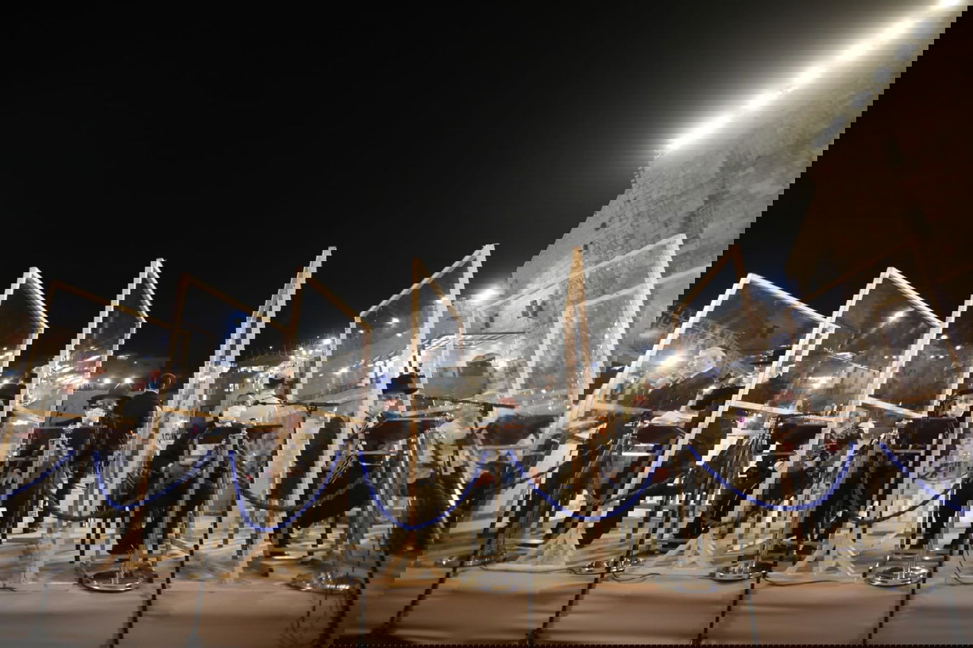 במקום רבבות - רק מאות; הסליחות האחרונות בכותל • צפו